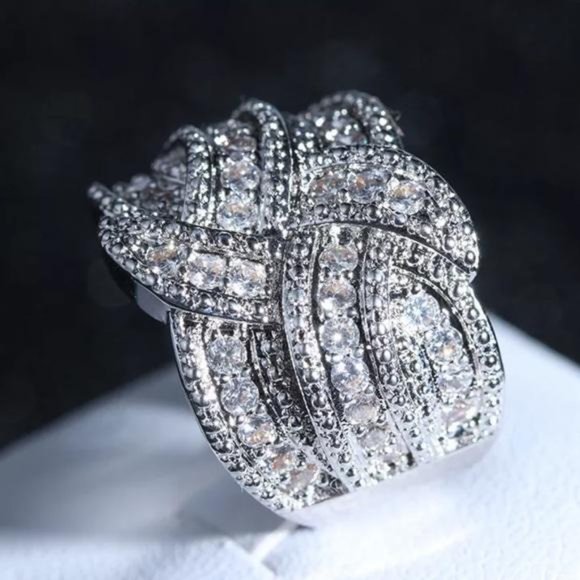 NEW 925 STERLING SILVER DIAMOND BRIDAL RING, CUTE RING, SHINY RING. - Picture 5 of 6